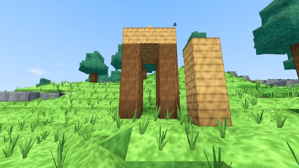 Una torre de vigía de tablas en una pradera: dos postes altos unidos por un arco, con árboles al fondo.